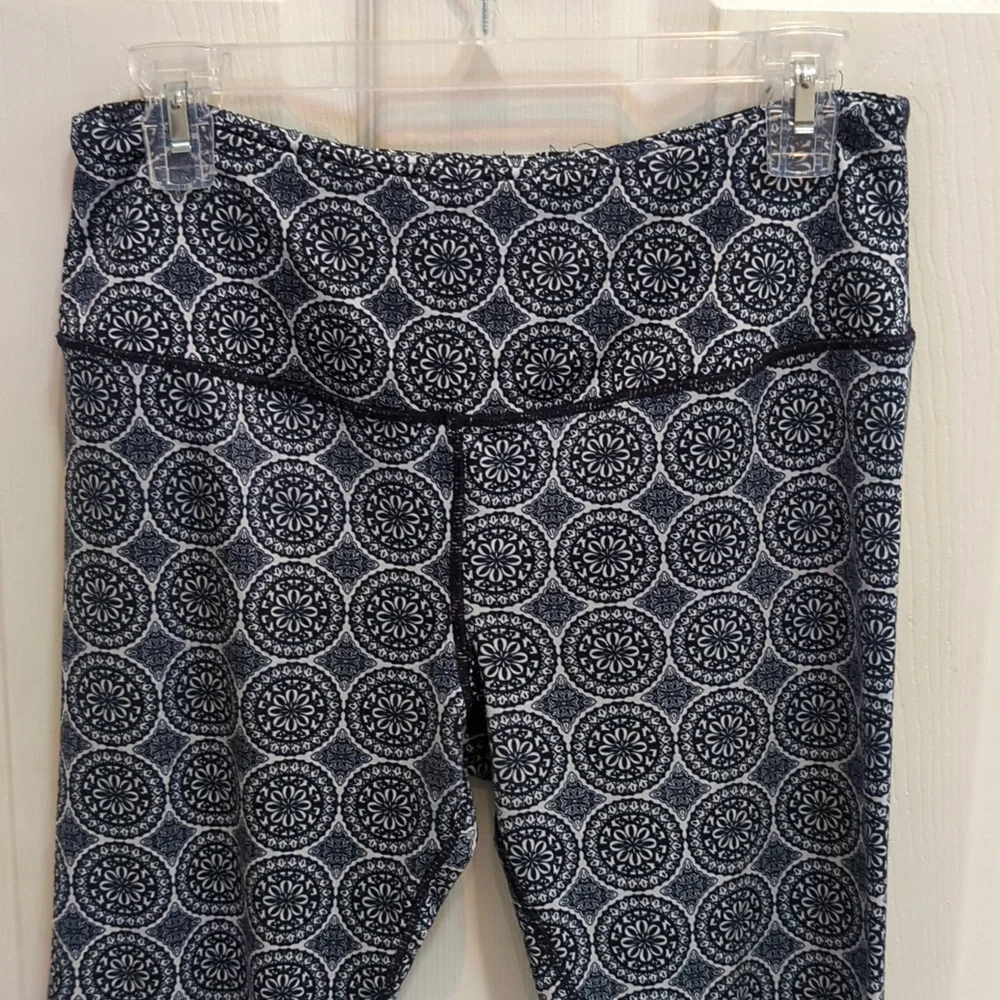 Kyodan Blue Medallion Women's Cropped Leggings Size Medium